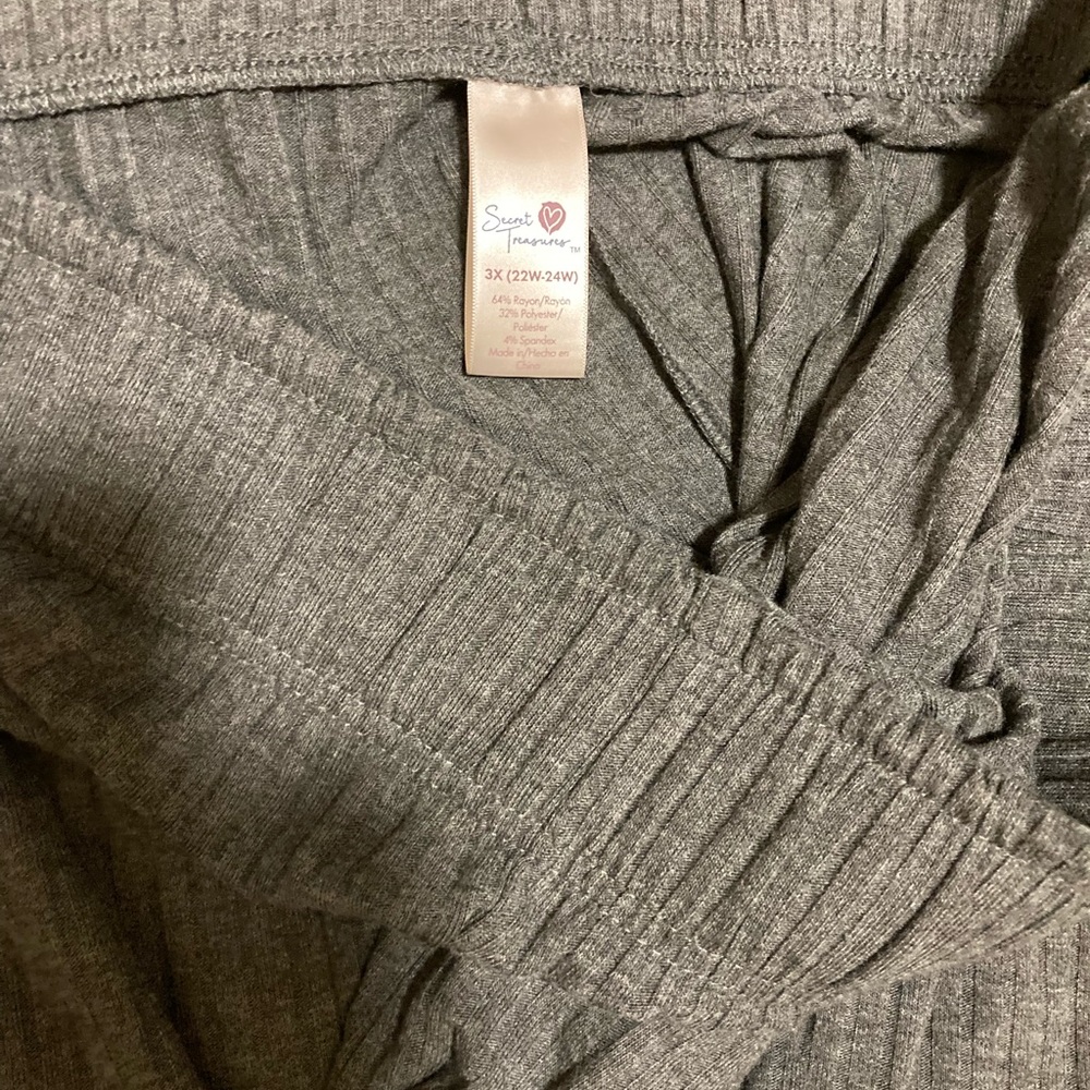 Plus Size Capris - Picture 5 of 8